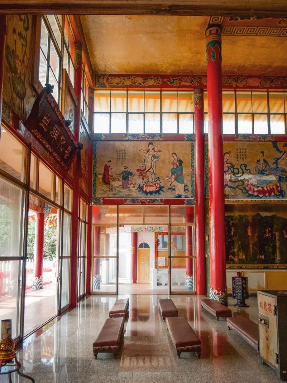 inside Longfeng Temple, Taitung 