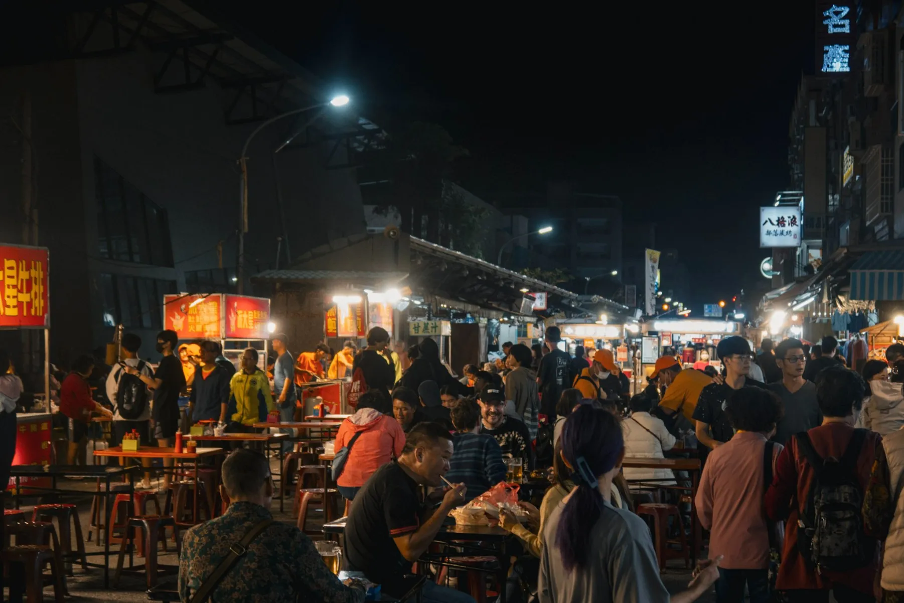 crowds at taitung night market